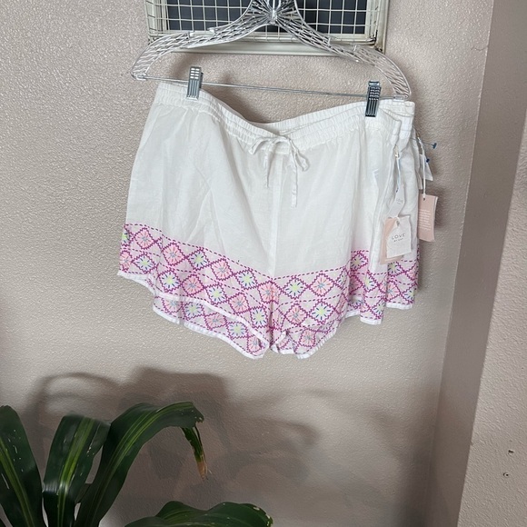 𝅺LOVE by GAP shorts - Picture 2 of 10